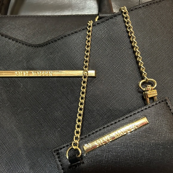 Steve Madden hand bag, black, new, a must have for your closet, lovely. - Picture 12 of 14